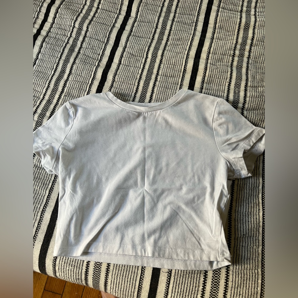 basic white cropped tee